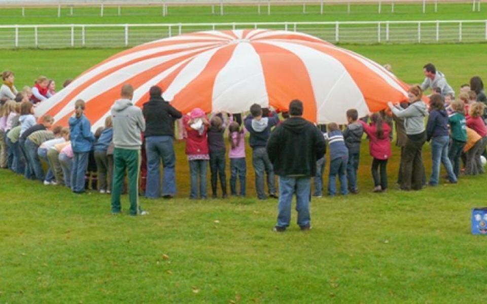 Foto: Spass unter dem Schwungtuch