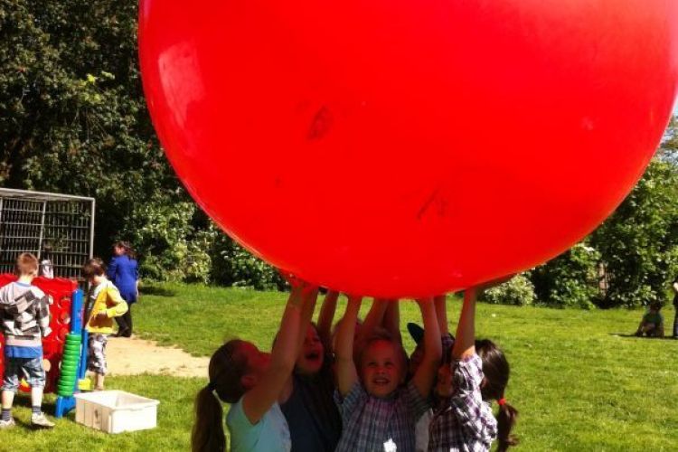 Foto: Spass mit dem Erdball