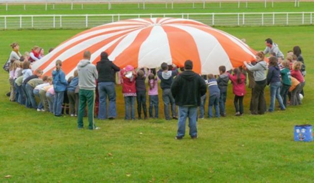 Foto: Spass unter dem Schwungtuch